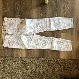 White jeans with floral print